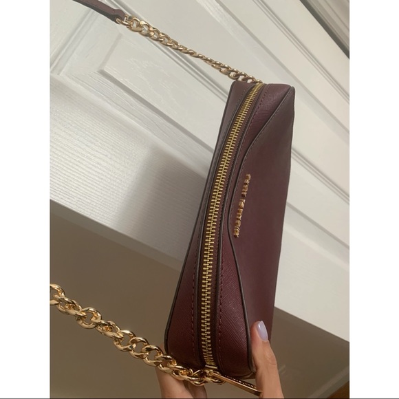 Michael Kors Jet Set Large East West Crossbody, Merlot with gold tones,like new✨ - Picture 6 of 12